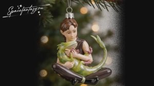 Елочная игрушка с Эли и ее домашним динозавром - персонажи из комикса Дары бродячих льдов