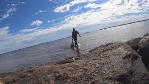 Позвал её чтобы самому не тащить мешок с рыбой!Рыбалка на Белом море Мешками!