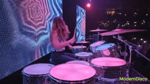 Красивое музыкальное видео и песня созданные с помощью ИИ.