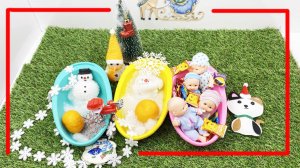 Мультики для девочек. Новогодние куколки и бусики в ярких ванночках. Смотреть мультики для малышей.