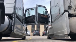 ANKA - Дальнобойщица в США. - VOLVO или FREIGHTLINER Выдали новый трак!