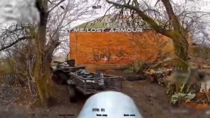 🎮Оператор оптоволоконного КВН поражает квадроцикл ВСУ, пролетая мимо наскальной живописи…🔽🔽🔽