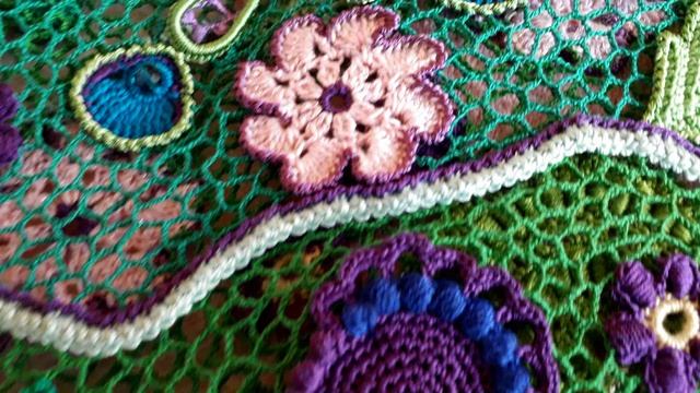 Ирландское кружево - фрагмент платья "Изумрудные стрекозы"