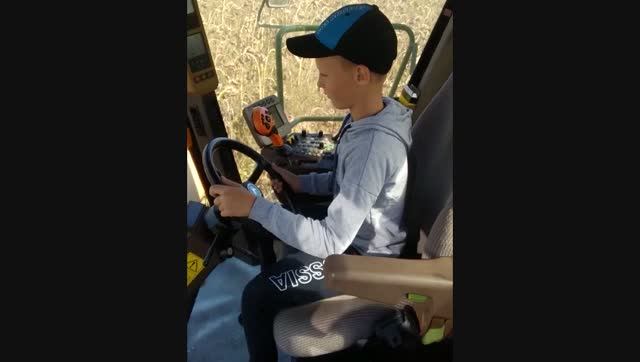 ОБЗОР ЖАТКИ | ВИДЕО С ПОЛЕЙ | Уборка ПОДСОЛНЕЧНИКА Справляется даже ребёнок смотреть онлайн