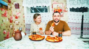 НЕ КРАСНА ИЗБА УГЛАМИ, А КРАСНА ПИРОГАМИ | МОЛОДАЯ СЕМЬЯ ЕДЕТ НА КУРОРТ | ДВЕРИ В НОВЫЙ СРУБ