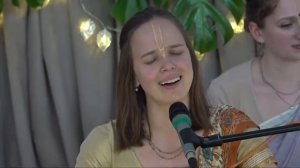 САНКИРТАН Святых Имен Харе Кришна, в Центре Москвы на Нагорной