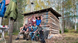 СТРОИМ ИЗБУ В ТАЙГЕ. ПОЙМАЛИ ОГРОМНУЮ ЩУКУ. КАК ЖЕ НЕ ОХОТА УЕЗЖАТЬ