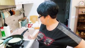 Домашний влог/ пеку блины 🥞 если долго мучиться, что-нибудь получится 😉