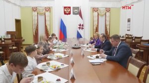 Глава Мордовии поздравил с Новым годом семью Шукшиных