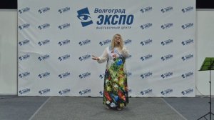 "Не реви" - поет автор музыки Любовь Сологубова