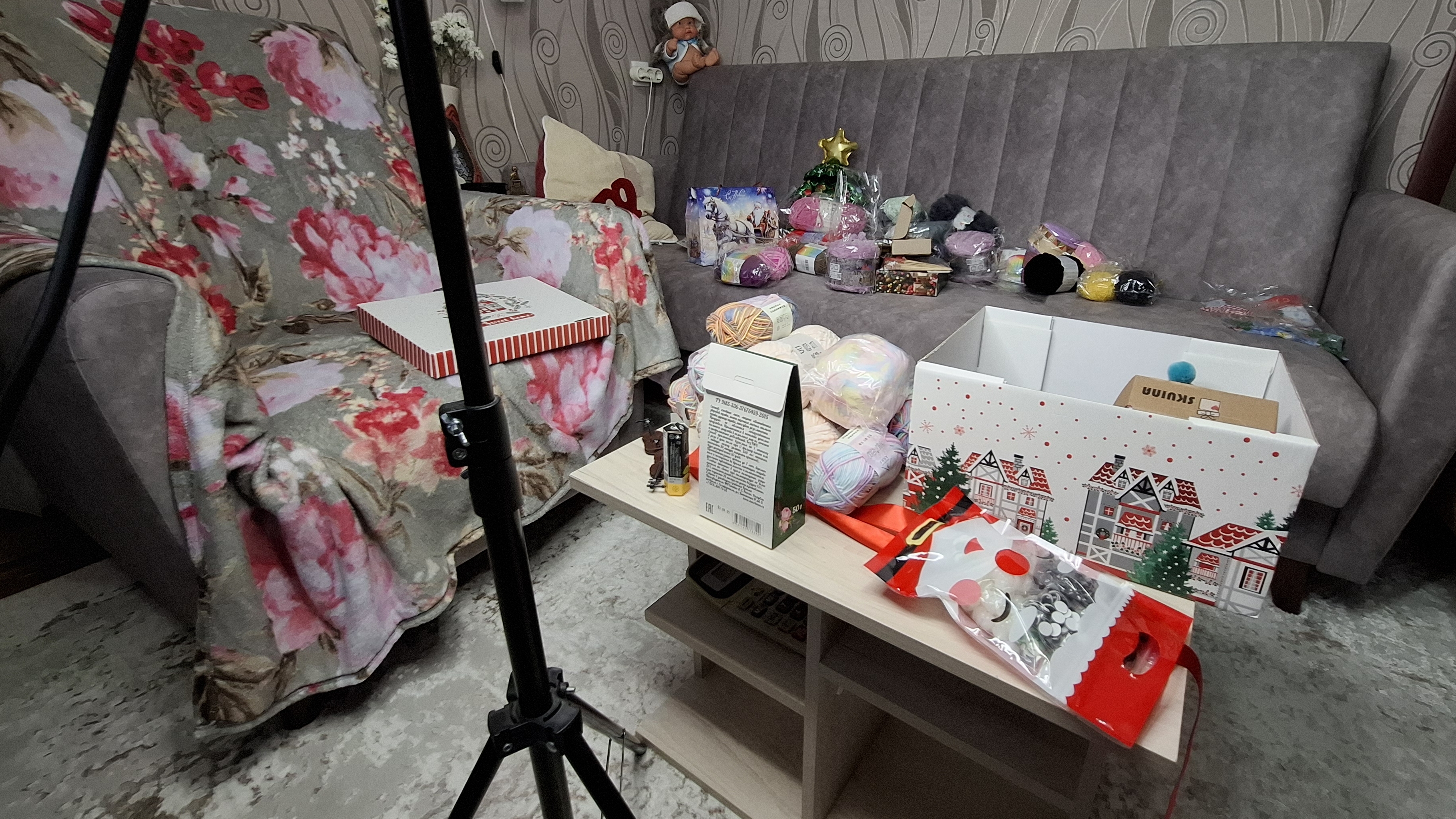 Новогодние подарки от Олеси и Майи. Ч. 1. смотреть онлайн