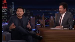 Симу Лю пригласил Тейлор Свифт на свою неожиданную помолвку и рассказал о «копенгагенском тесте» на