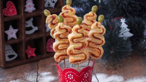 «Ёлочки» из слоёного теста за 20 минут! Новогоднее канапе, от которого гости в восторге 🎄