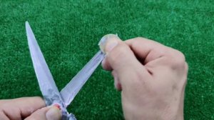 Гениальный трюк, который поможет заточить ножницы за секунды — без использования инструментов!