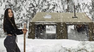 Зимний кемпинг в условиях сильного снегопада.