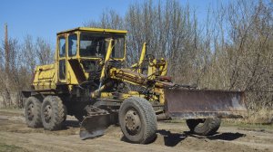 Грейдер ДЗ-99. Планировка дороги. Звук А-41. / The old Soviet grader DZ-99.