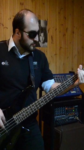 Battletoads & Double Dragon - Level 1 (bass cover)