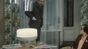 Новосельцев подкатывает к Калугиной