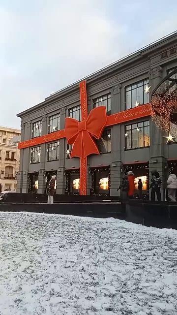 ЦУМ при бантике и пока не готовые елочки #shorts_video #мск