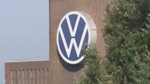 Volkswagen ЗАКРЫВАЕТСЯ в Германии После 88 лет — Кризис Германии Углубляется