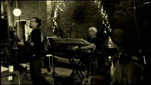 Ты гладишь море