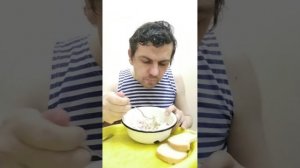 Обжор мукбанг / дегустирую плов с говядиной  вкусно всей семьёй