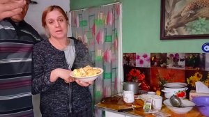 Жизнь в деревне. Ужин на печи