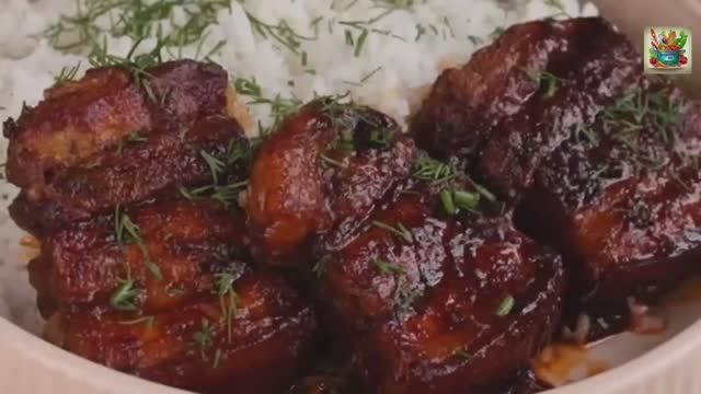 🍖 Вкусная и сочная жареная свиная грудинка в пикантном домашнем соусе — простой рецепт. смотреть онлайн