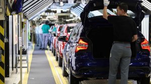 Путин посоветовал выбирать автомобили отечественного производства