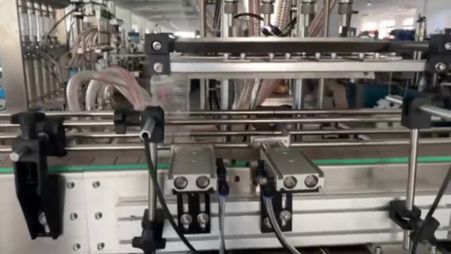 Машина для розлива жидких продуктов FLLC смотреть онлайн