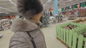 Хроника в городе.  Декабрь 2025 г. В поликлинику за лекарствами. Праздничный Ашан. Присматриваемся.