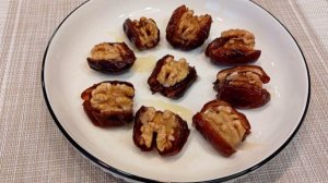 Закуска к Игристому Орехи в Финике .