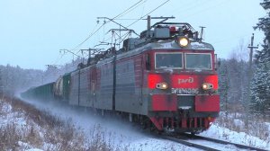 "Из лесу вышел...". ВЛ11М-400/439 с грузовым поездом