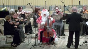 Cello Santa Claus plays Paganini Moses Variations with "Cantus Firmus" orchestra.