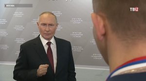 Путин встретился с волонтерами, помогавшими в проведении "прямой линии"