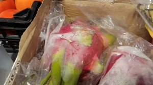 #шикарный новый виноград и фрукты в магазине