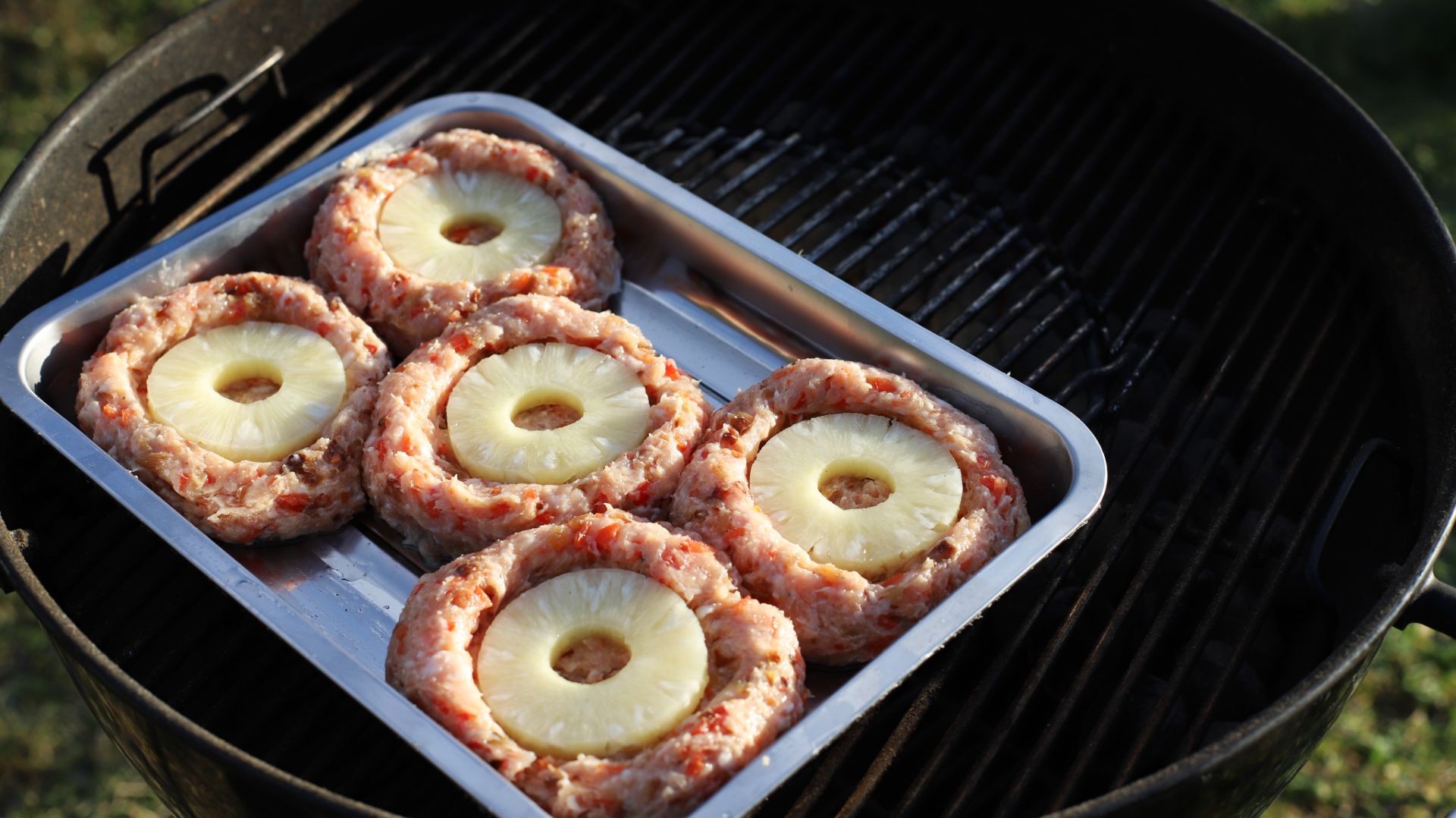 Горячее с курицей и ананасами на угольном гриле смотреть онлайн