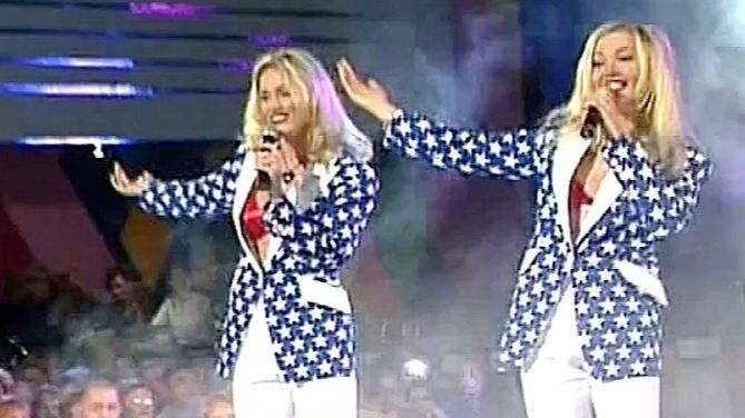 Матч-Реванш - НАШЕ ВРЕМЯ vs дуэт ВКУС МЕДА с песней СЕРЬЕЗНЫЙ РАЗГОВОР :1998: смотреть онлайн