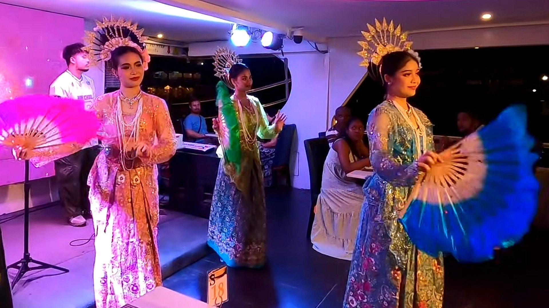 Интересная поездка в БАНГКОК I Город ОГРОМЕН , стеклянный пол, высота  314 метров , затряслись ноги! смотреть онлайн