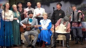 Искры в камине горят, как рубины