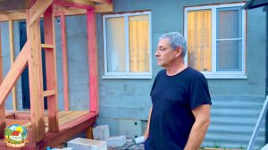 Коротаем вечера на хуторе без интернета под вой шакалов.