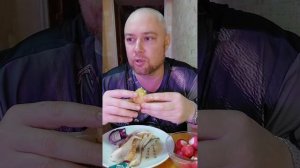 Ответы на вопросы. Ем брюшки сёмги и кильку пряного посола. Мукбанг, еда на камеру, Россия