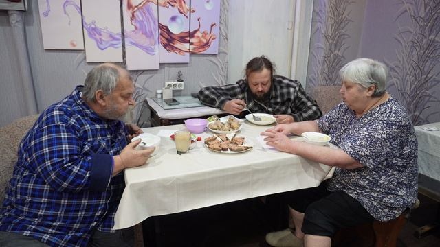 Как мы вкусно кушаем ПОДВАЛ ИЛЬИЧА смотреть онлайн