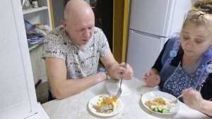 УЖИН с НАМИ! Петя даже поцеловал, не удержался!