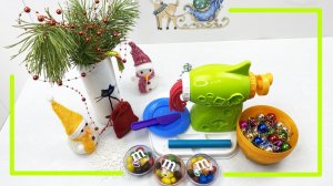 Мультики для малышей. Пропускаем через новогоднюю мясорубку яркий слайм. Яркие мультики для детей.