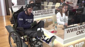 Президент пообщался с волонтерами Народного фронта, которые помогали с подготовкой программы.