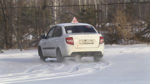 «Все про это забывают»: курганский инструктор автошколы о нюансах вождения зимой