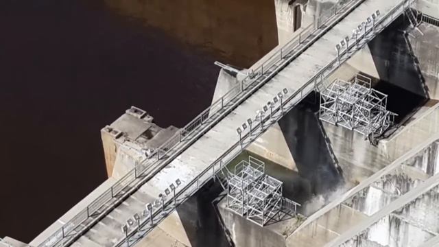 Водосброс 2013, 1 августа, Зейская ГЭС, вид сверху