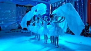 ❄️❄️Танец СНЕЖИНОК в ДЕТСКОМ САДУ ❄️❄️