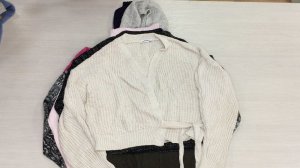 с685.1. Джемпера, кардиганы крем